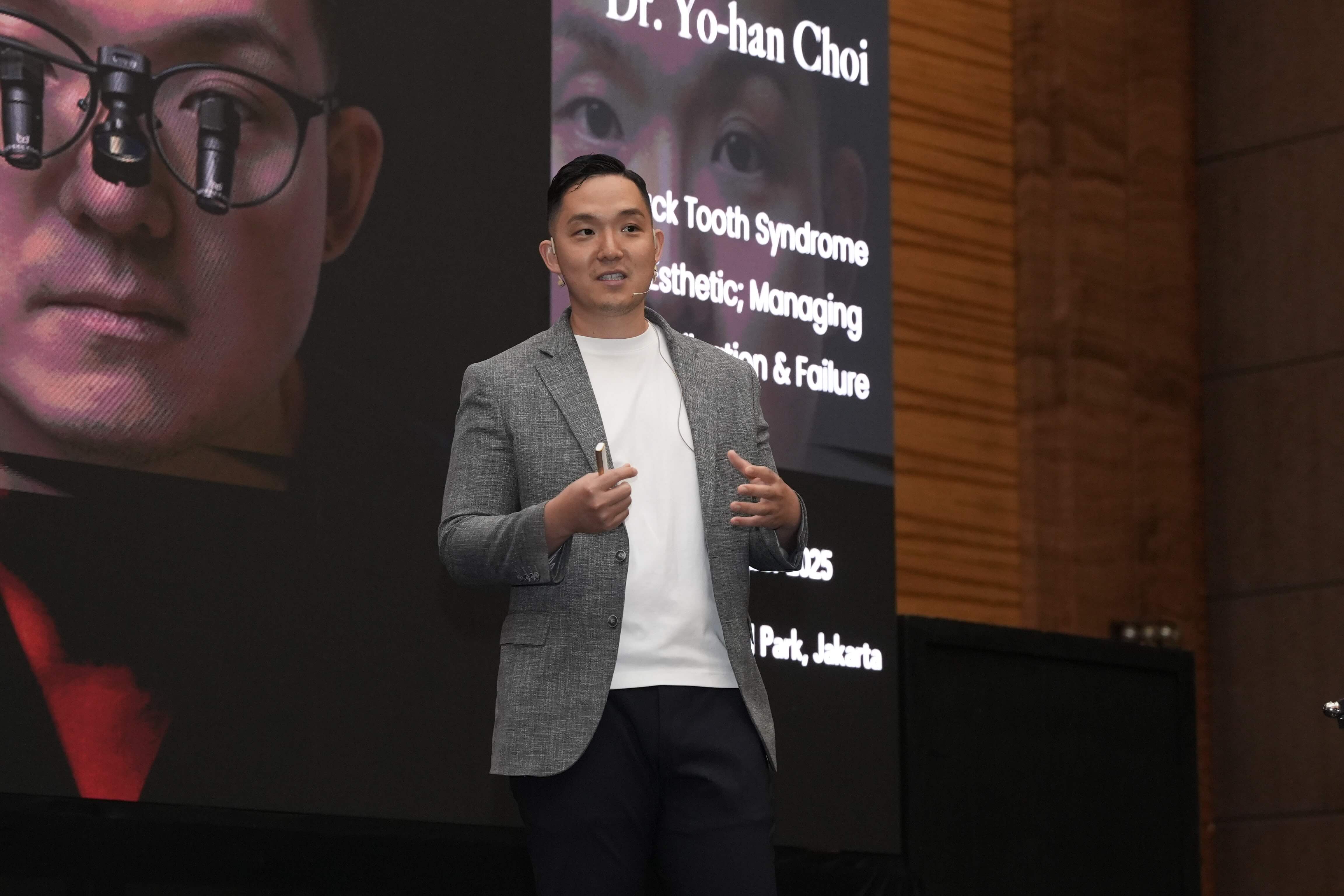 Seminar Manajemen Komplikasi Crack Tooth Syndrome: Menuju Rehabilitasi Estetik dengan Perawatan Saluran Akar dan Pembedahan Periodontal